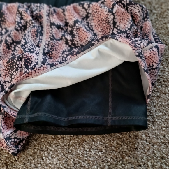 Fabletics Olesia Shine Shorts - Picture 5 of 5